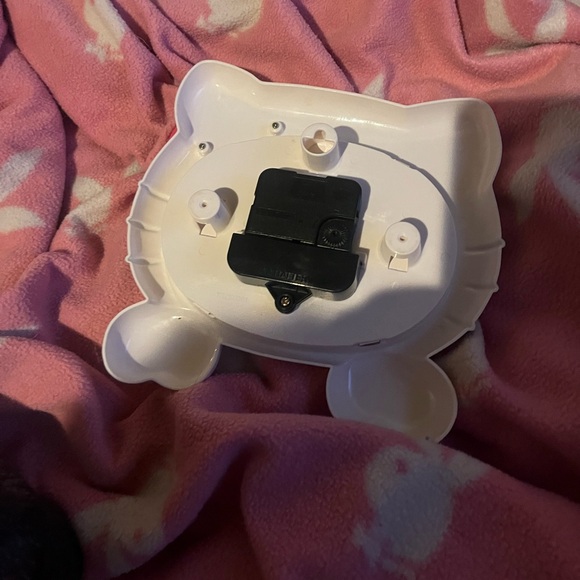 Hello Kitty Clock - Picture 3 of 4